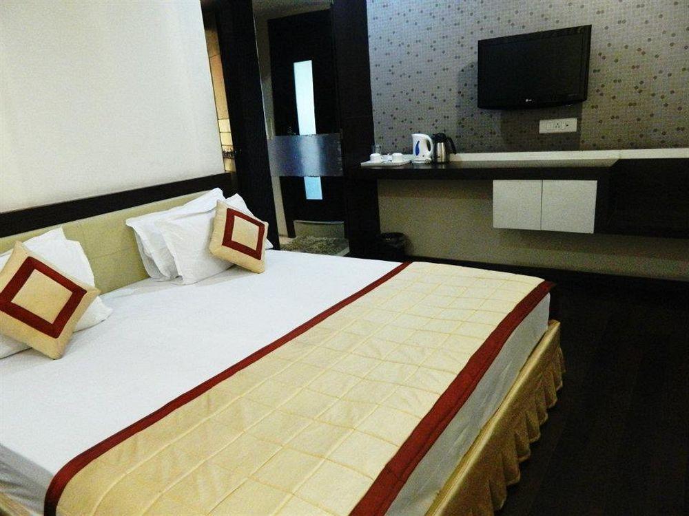 Hotel Lee International Calcutta Extérieur photo