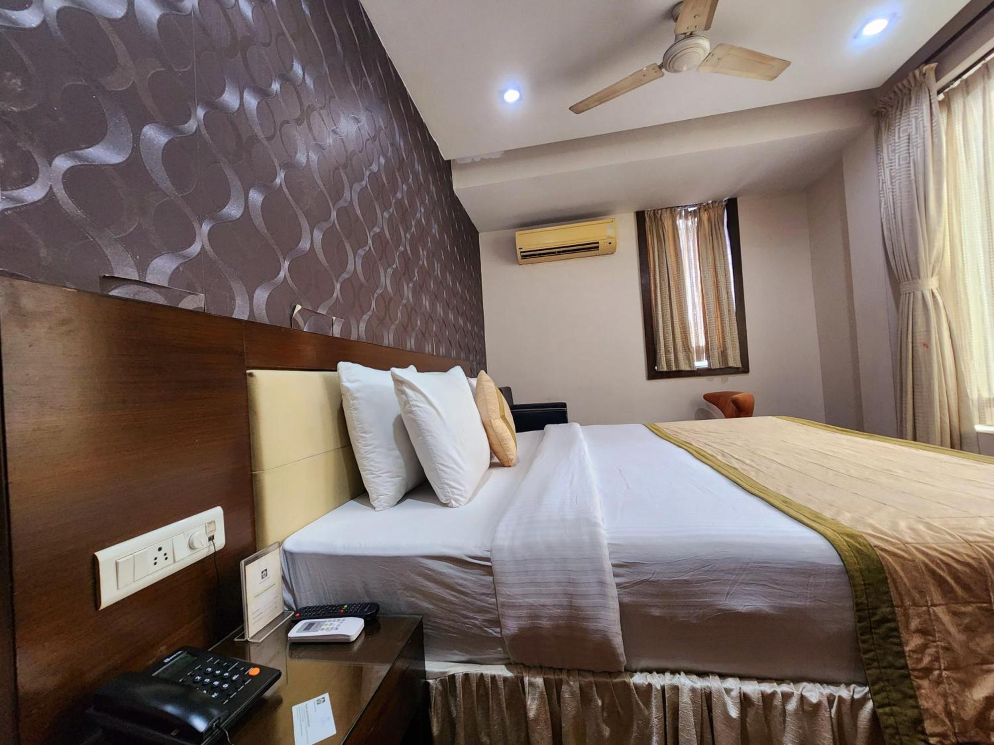 Hotel Lee International Calcutta Extérieur photo