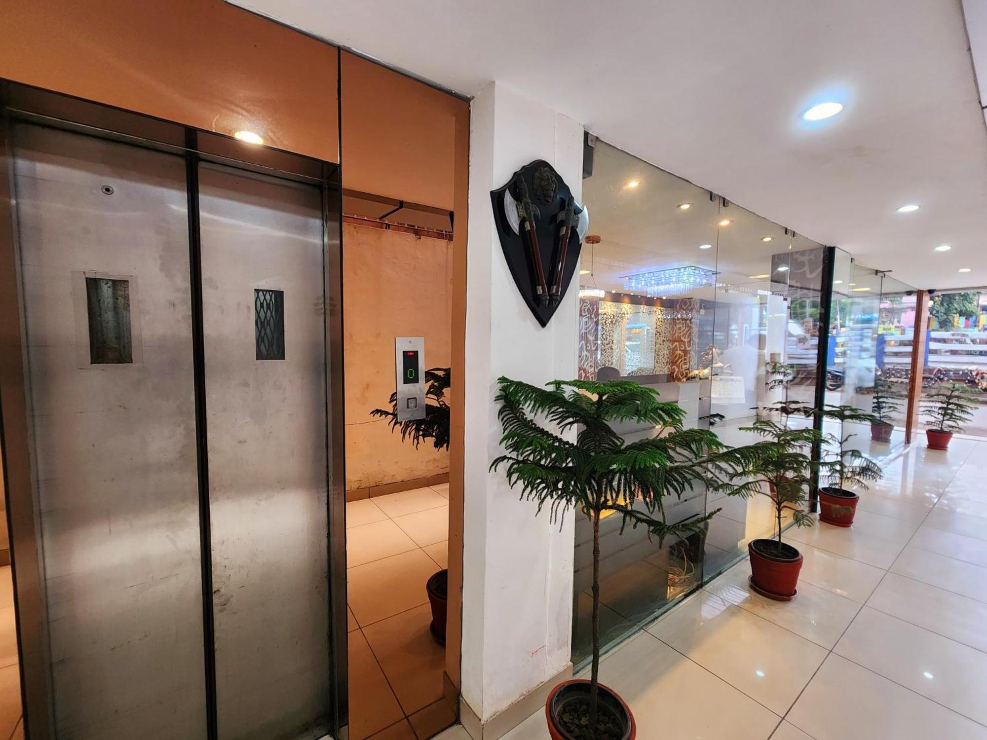 Hotel Lee International Calcutta Extérieur photo